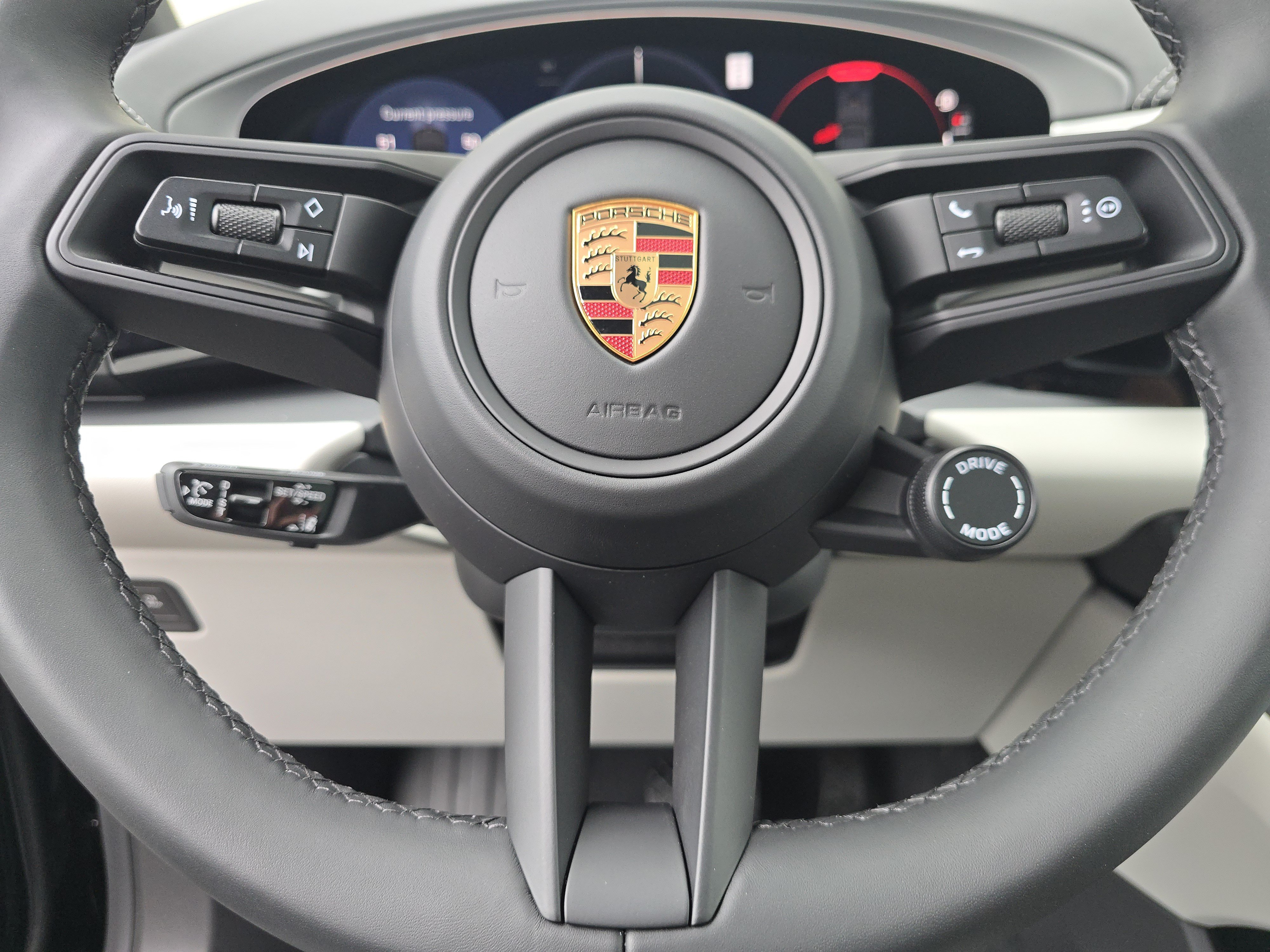 New 2026 Porsche Macan 4 Electric AWD/4WD image 18