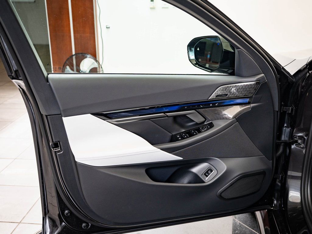New 2026 BMW M5 w/ Executive Package AWD/4WD image 25
