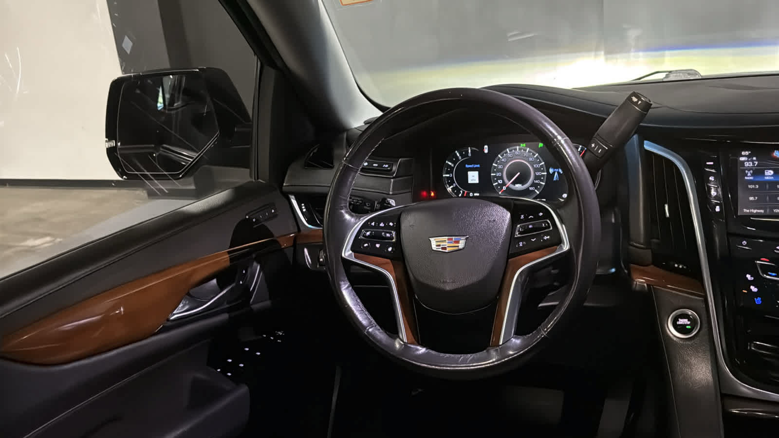 Used 2019 Cadillac Escalade Luxury AWD/4WD image 24