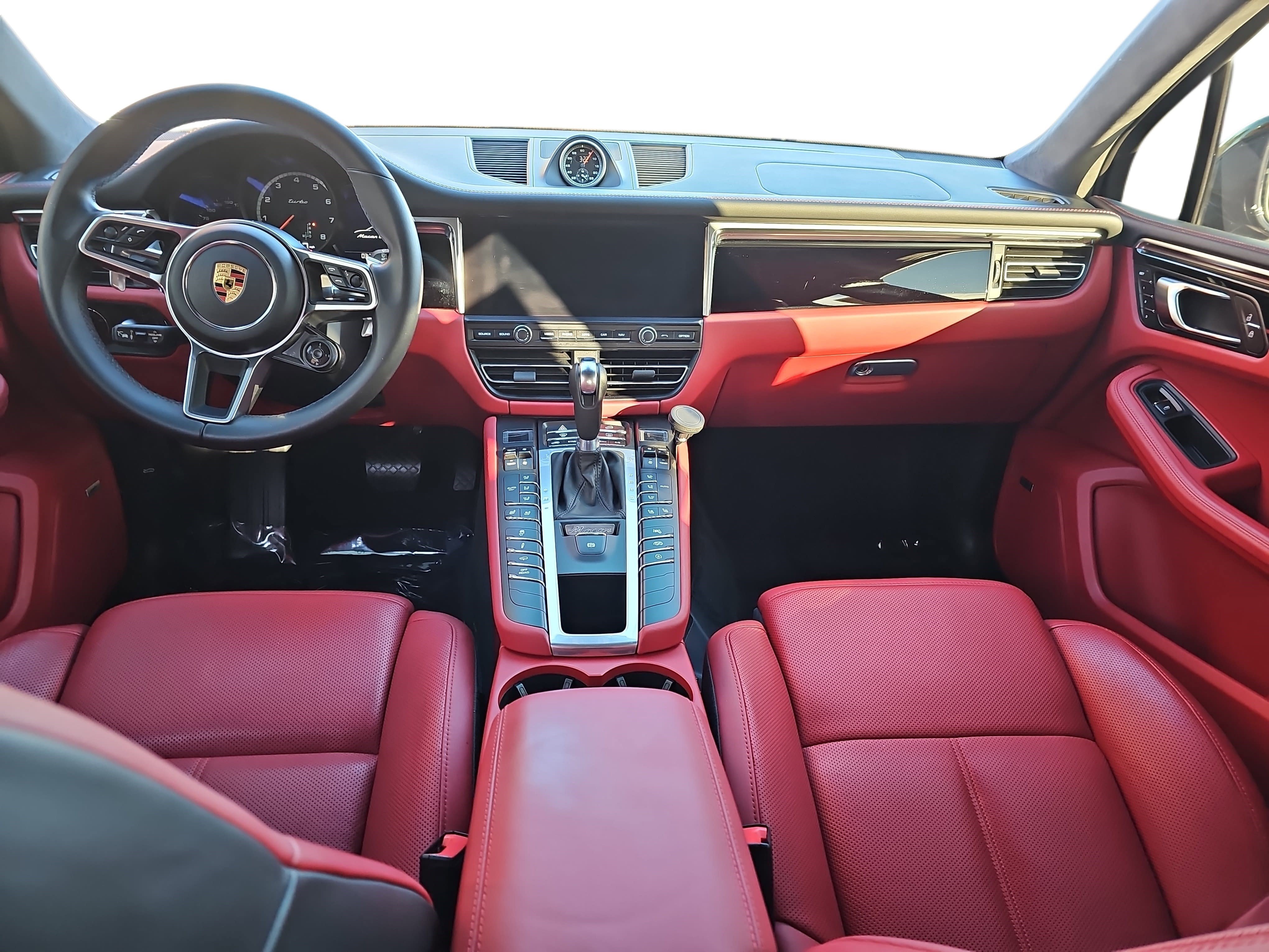 Used 2021 Porsche Macan Turbo image 9