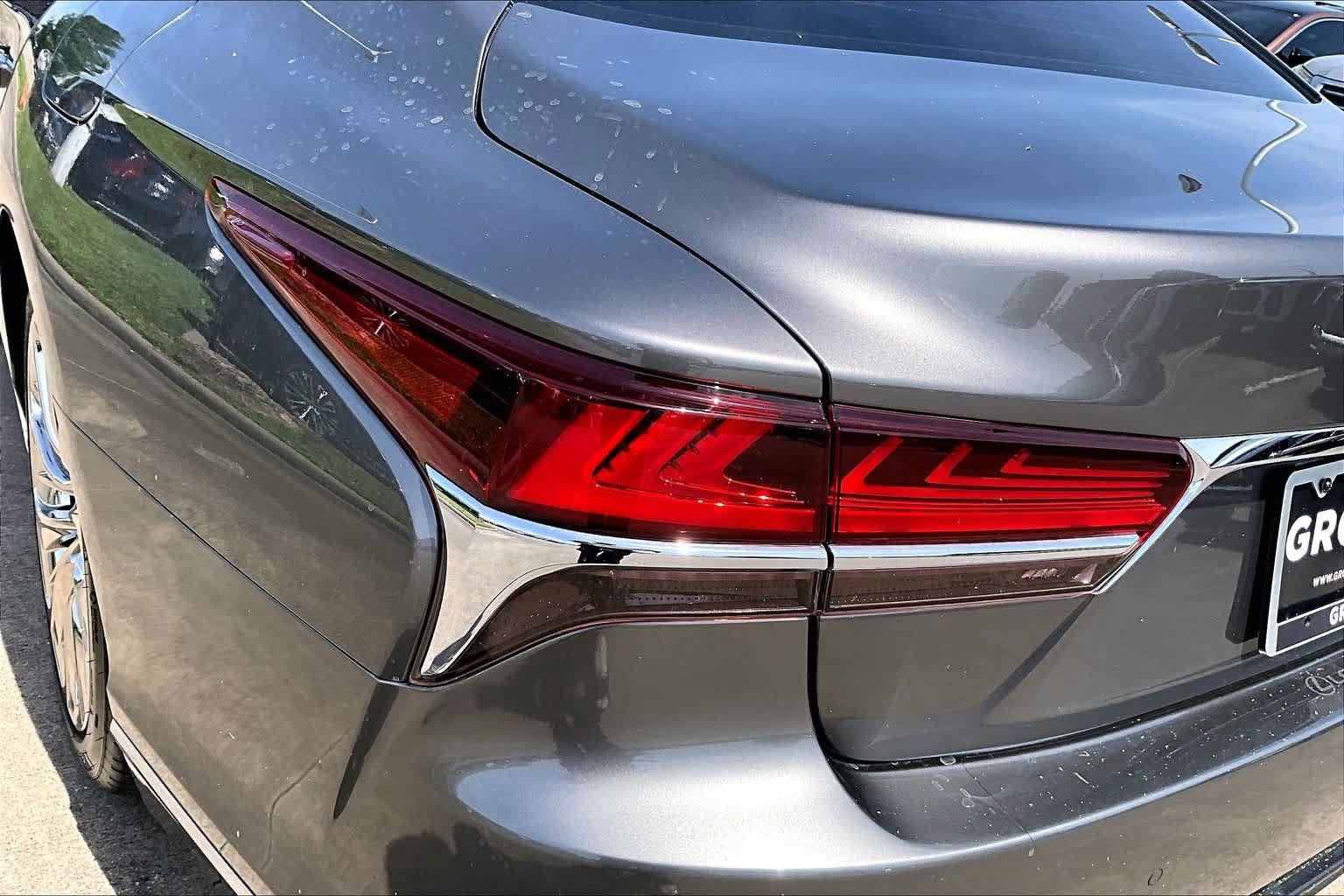 Used 2020 Lexus LS 500 w/ Interior Upgrade Package RWD image 27