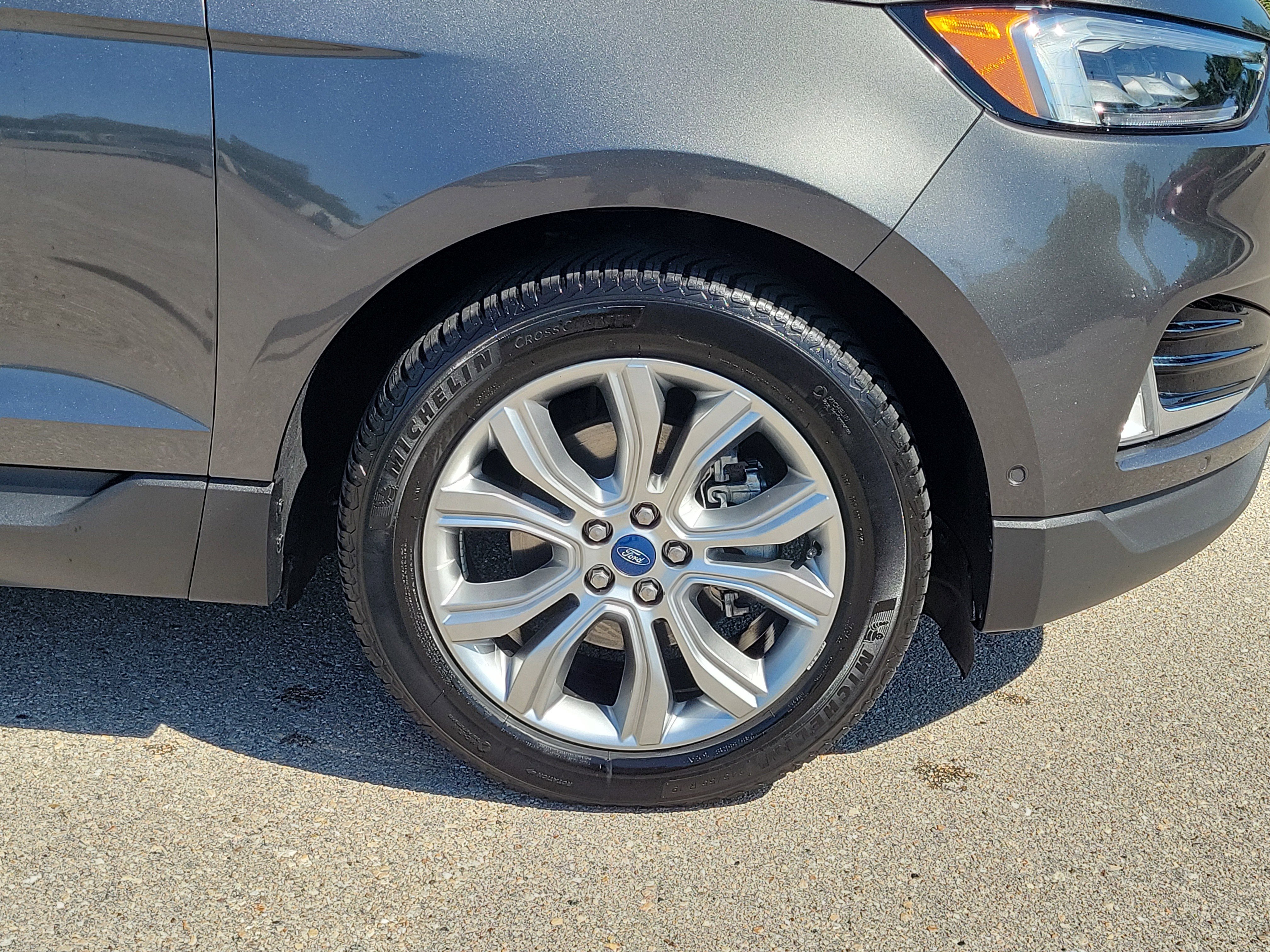 Used 2019 Ford Edge Titanium w/ Equipment Group 301A FWD image 7