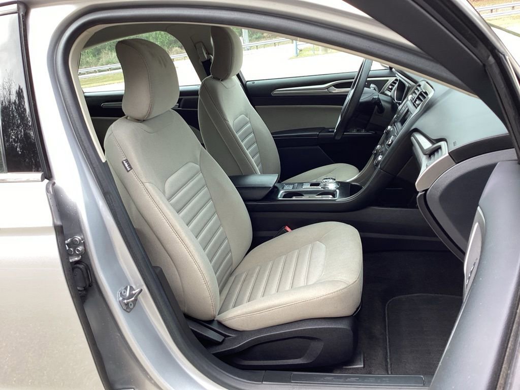 Used 2018 Ford Fusion S image 29