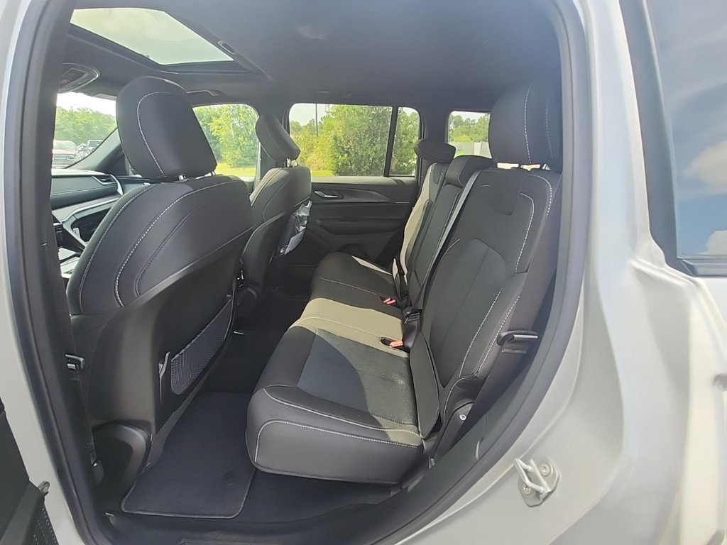 New 2026 Jeep Grand Cherokee Laredo X RWD image 21