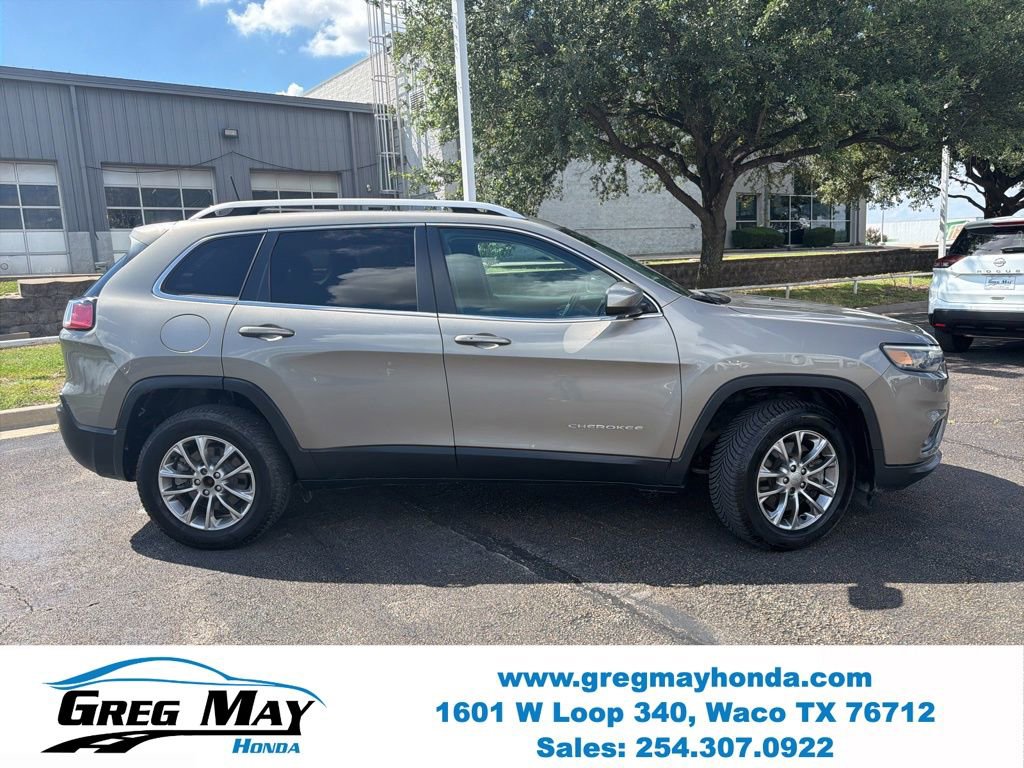 Used 2019 Jeep Cherokee Latitude Plus w/ Comfort/Convenience Group AWD/4WD image 2