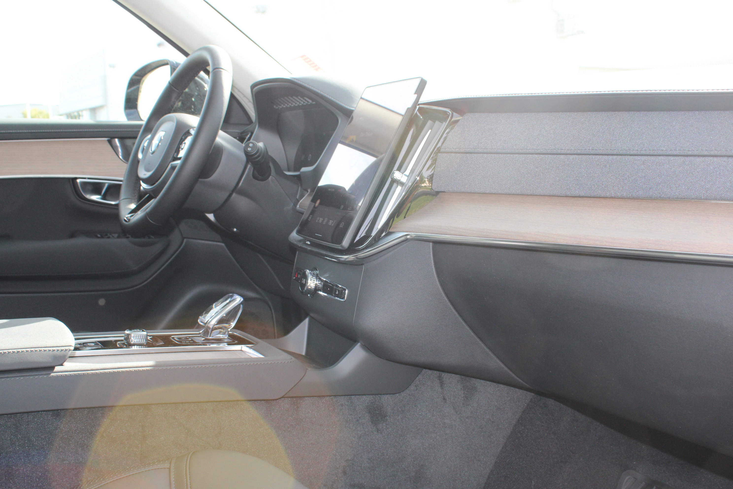 New 2026 Volvo XC90 B6 Plus w/ Protection Package Premier AWD/4WD image 48