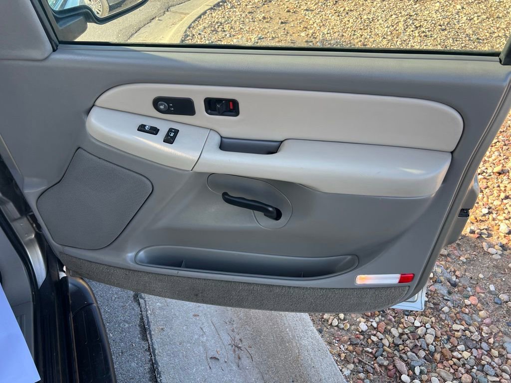 Used 2002 Chevrolet Suburban LT image 27