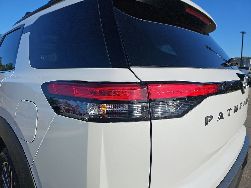 New 2026 Nissan Pathfinder Platinum image 38