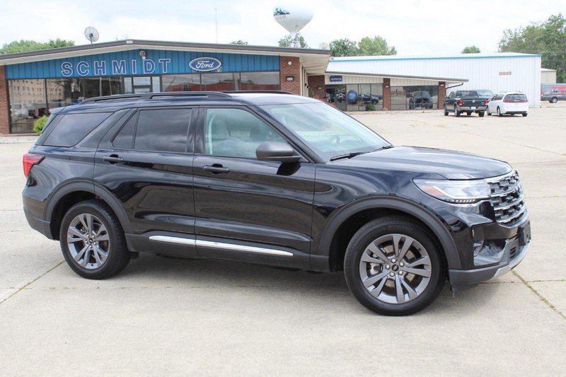 Used 2025 Ford Explorer Active w/ Active Comfort Package image 3