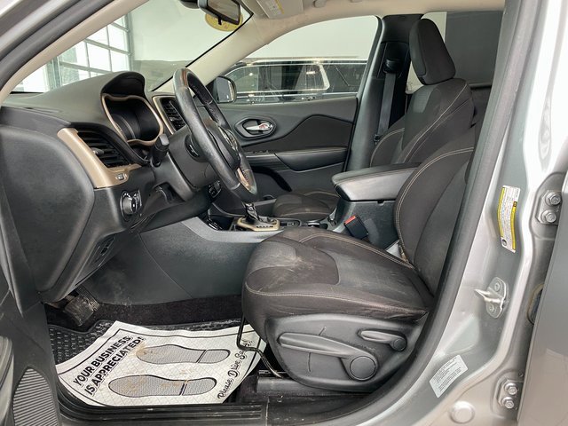 Used 2016 Jeep Cherokee Latitude w/ Cold Weather Group image 13