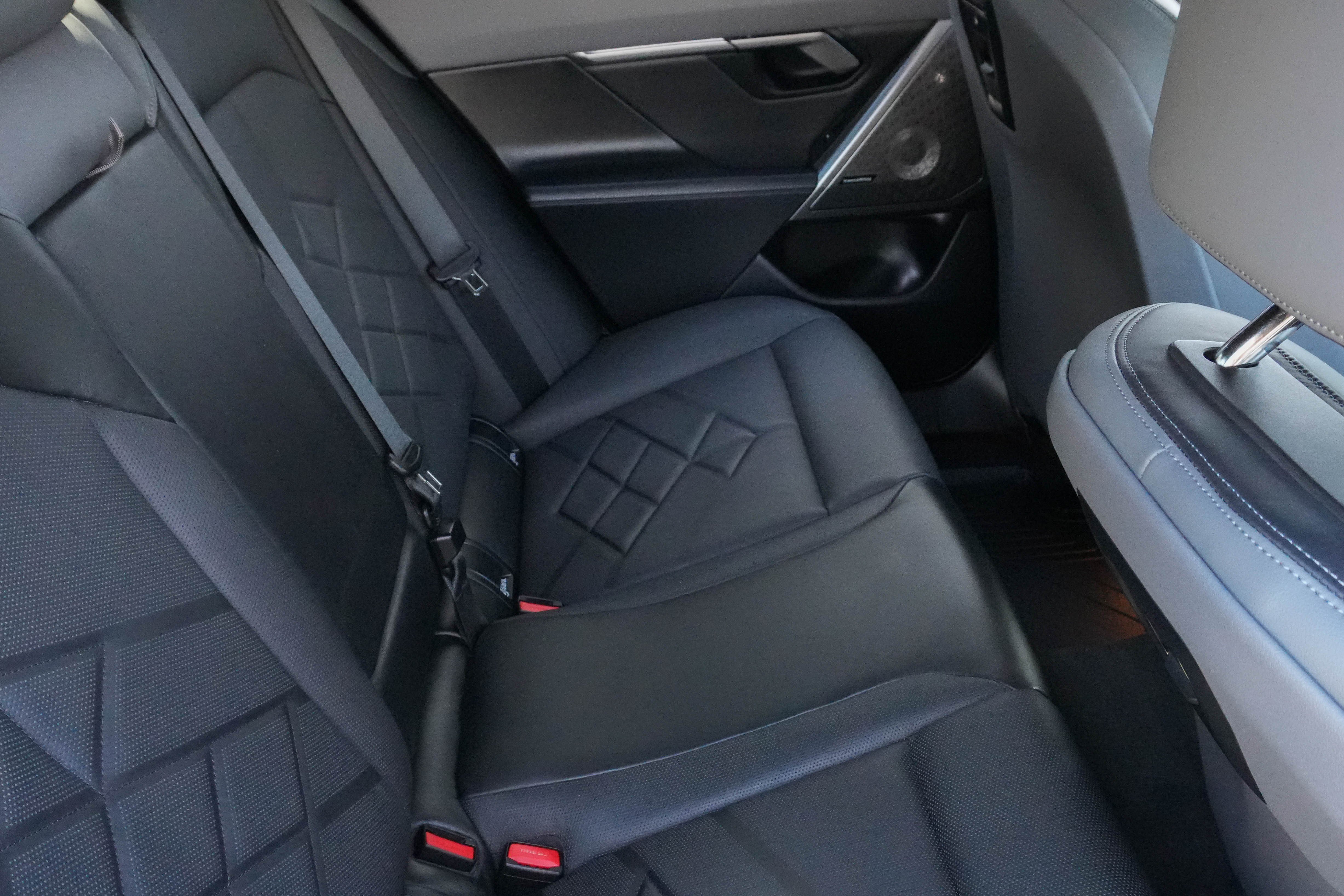 Certified 2024 BMW i5 eDrive40i w/ Executive Package RWD image 33