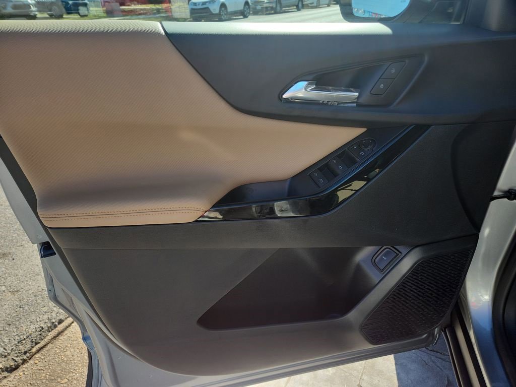 New 2026 Chevrolet Equinox ACTIV w/ LPO, Floor Liner Package image 7