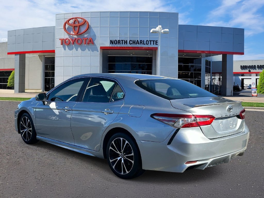 Used 2018 Toyota Camry SE FWD image 4