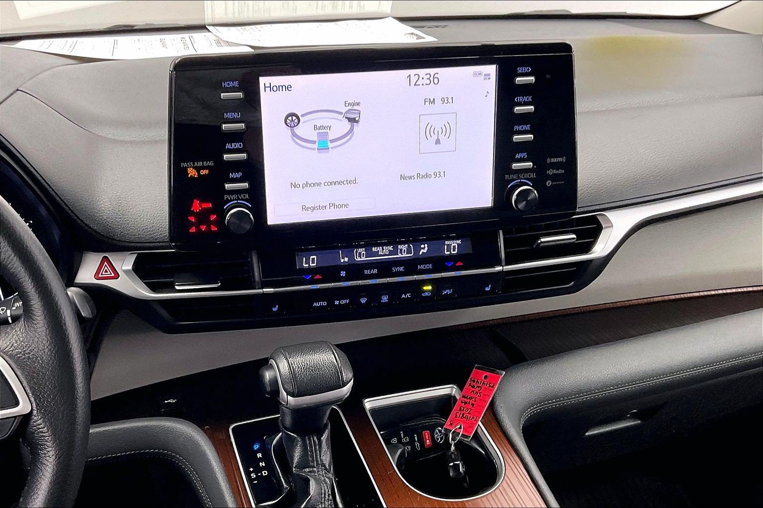 Used 2023 Toyota Sienna XLE FWD image 5