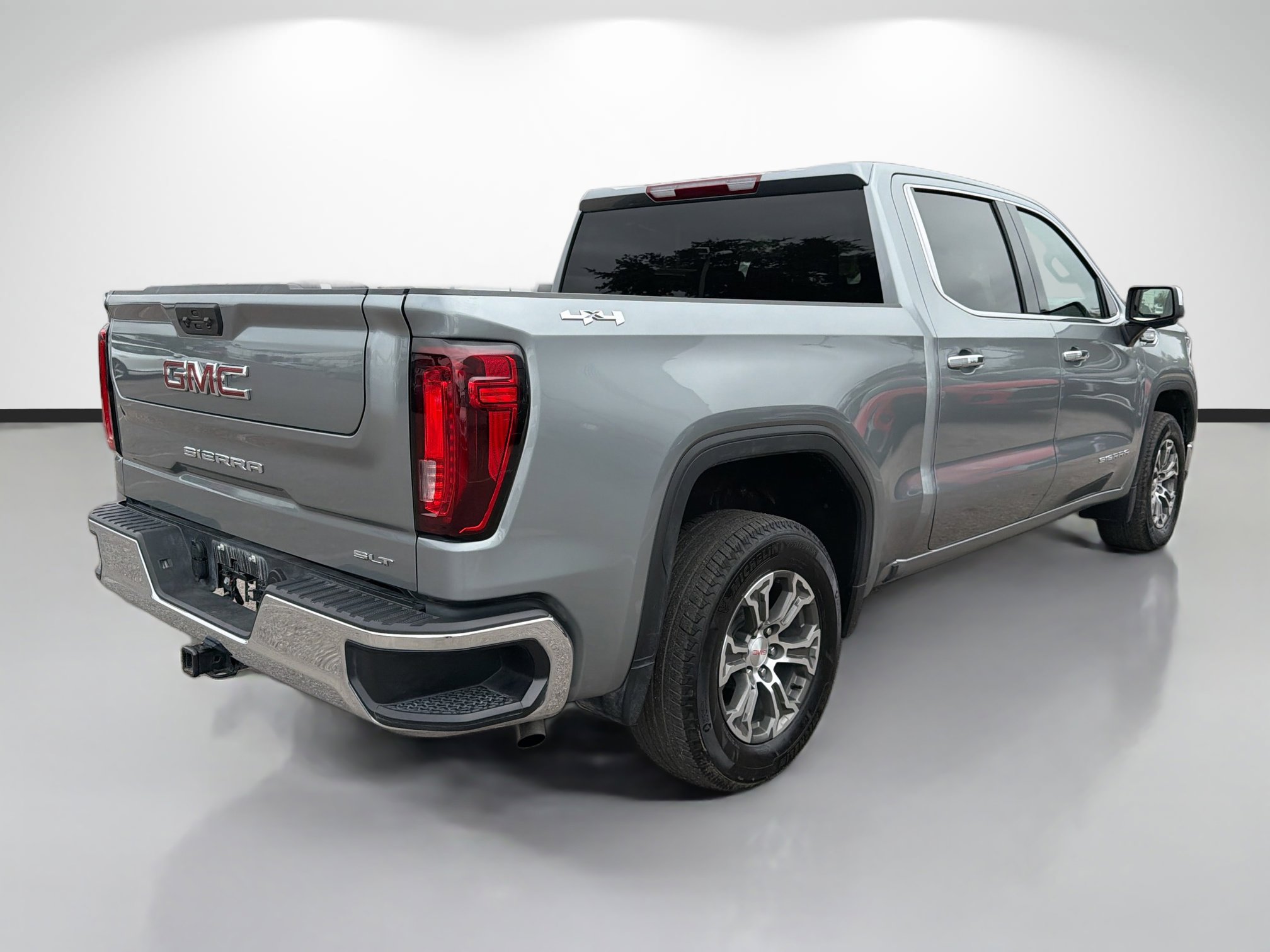 Used 2025 GMC Sierra 1500 SLT image 3