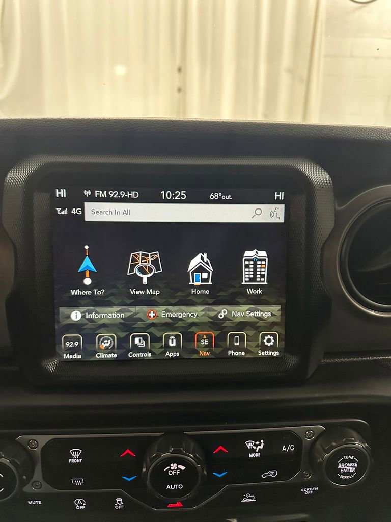 Used 2022 Jeep Gladiator Willys image 26