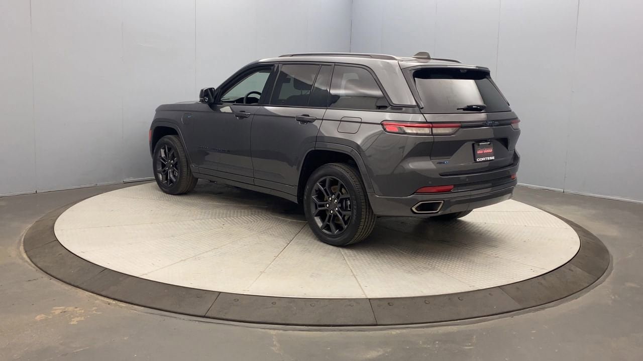 Used 2023 Jeep Grand Cherokee 30th Anniversary AWD/4WD image 3
