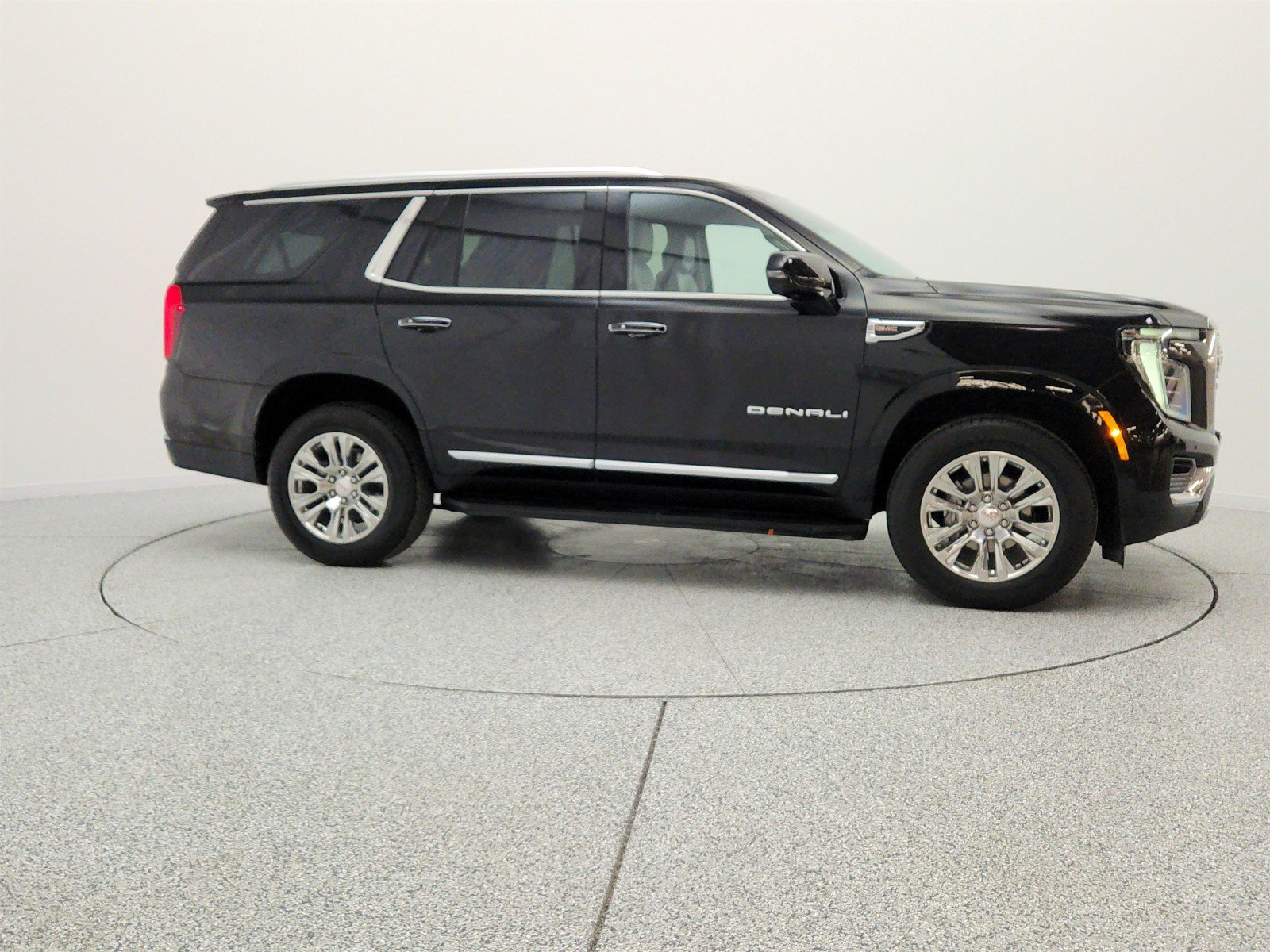 Used 2025 GMC Yukon Denali AWD/4WD image 4