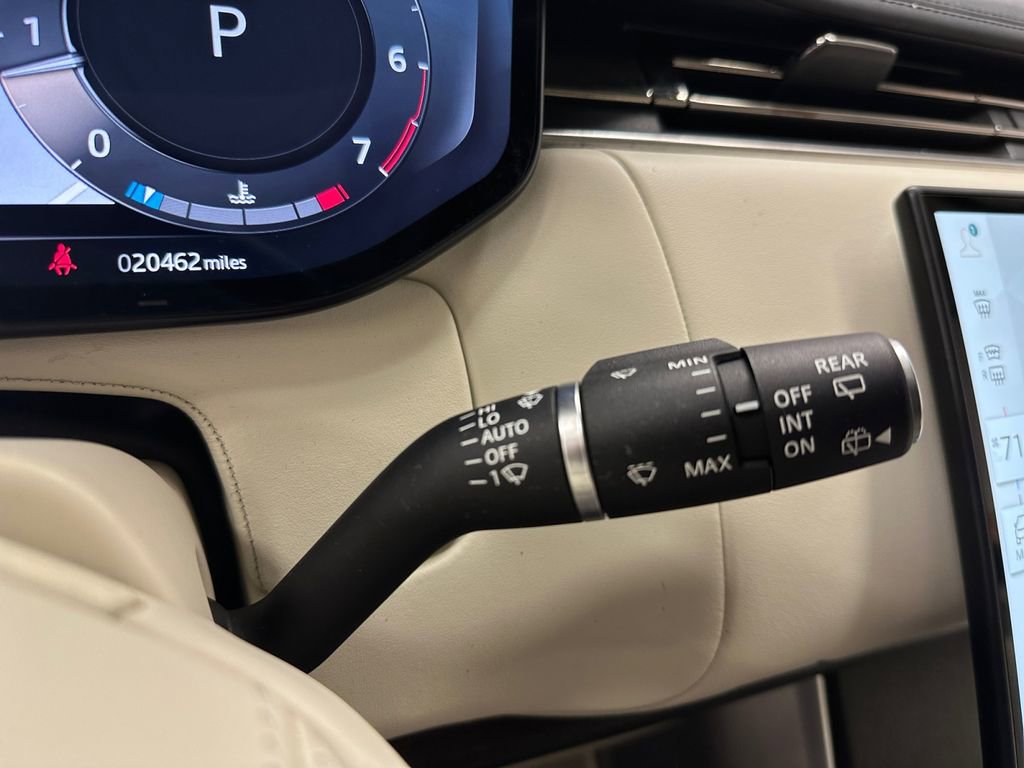 Used 2024 Land Rover Range Rover Long Wheelbase SE image 17