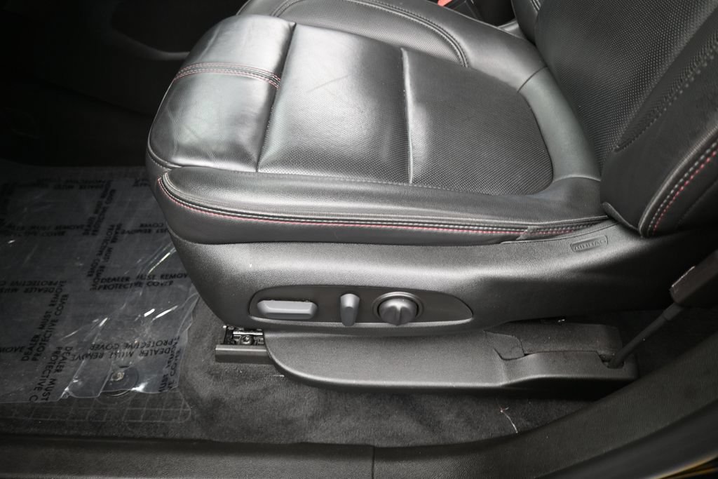 Used 2023 Chevrolet Traverse RS FWD image 17