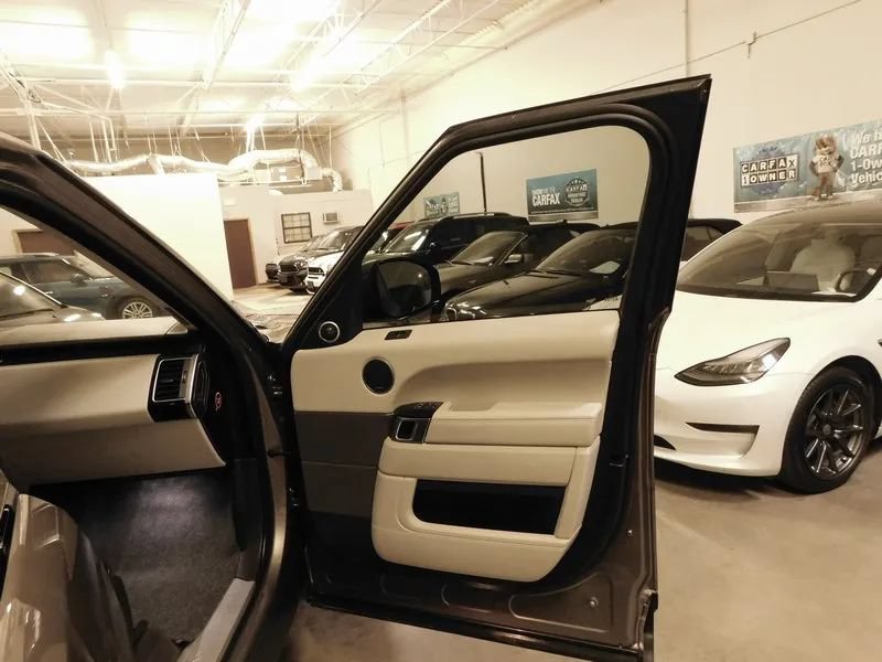 Used 2017 Land Rover Range Rover Sport HSE AWD/4WD image 40