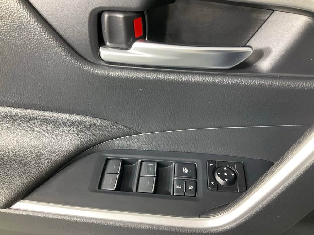Used 2023 Toyota RAV4 SE image 14