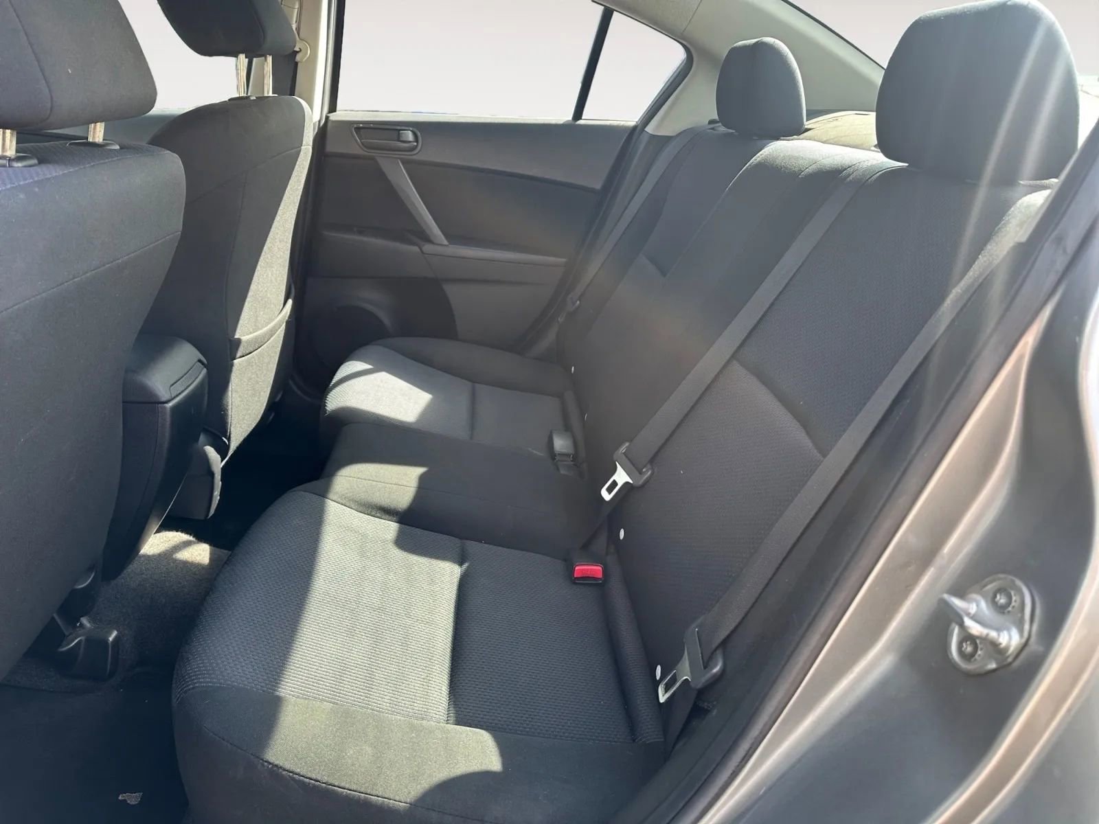 Used 2010 MAZDA MAZDA3 i Sport FWD image 14