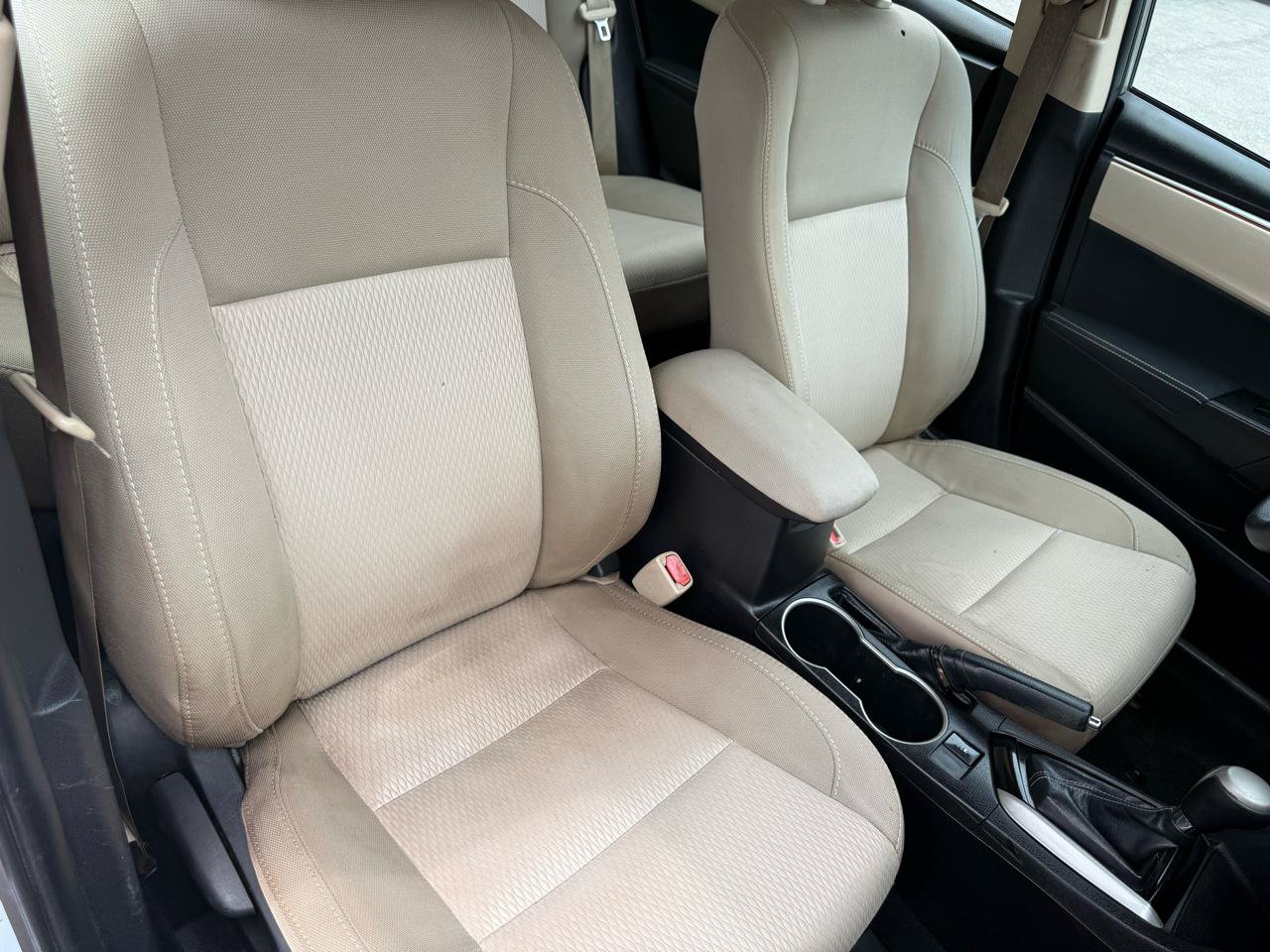 Used 2015 Toyota Corolla LE FWD image 9