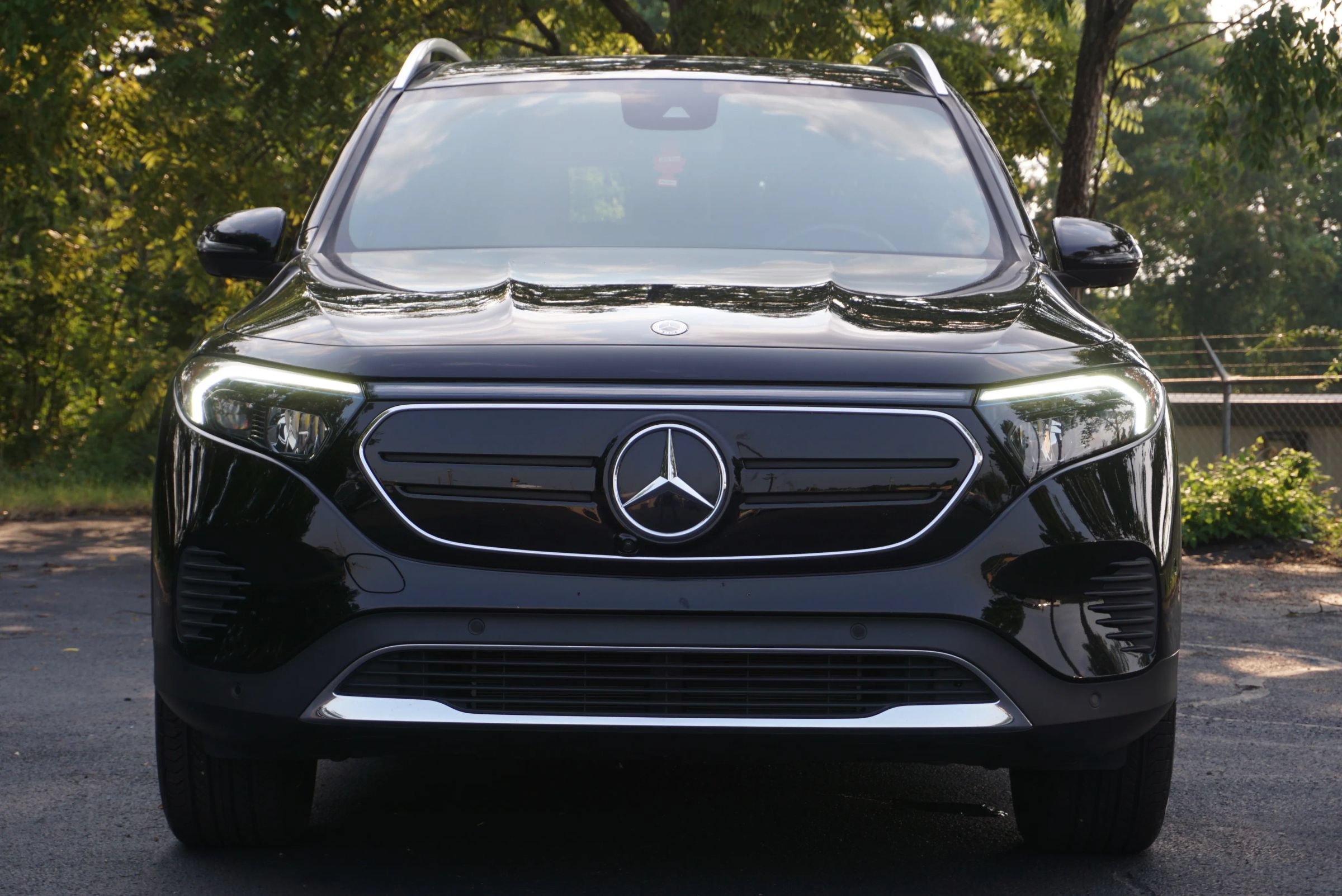 Used 2022 Mercedes-Benz EQB 350 4MATIC w/ Pinnacle Package image 2