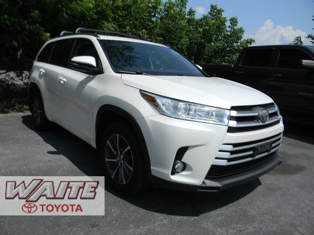 Used 2018 Toyota Highlander XLE AWD/4WD image 1