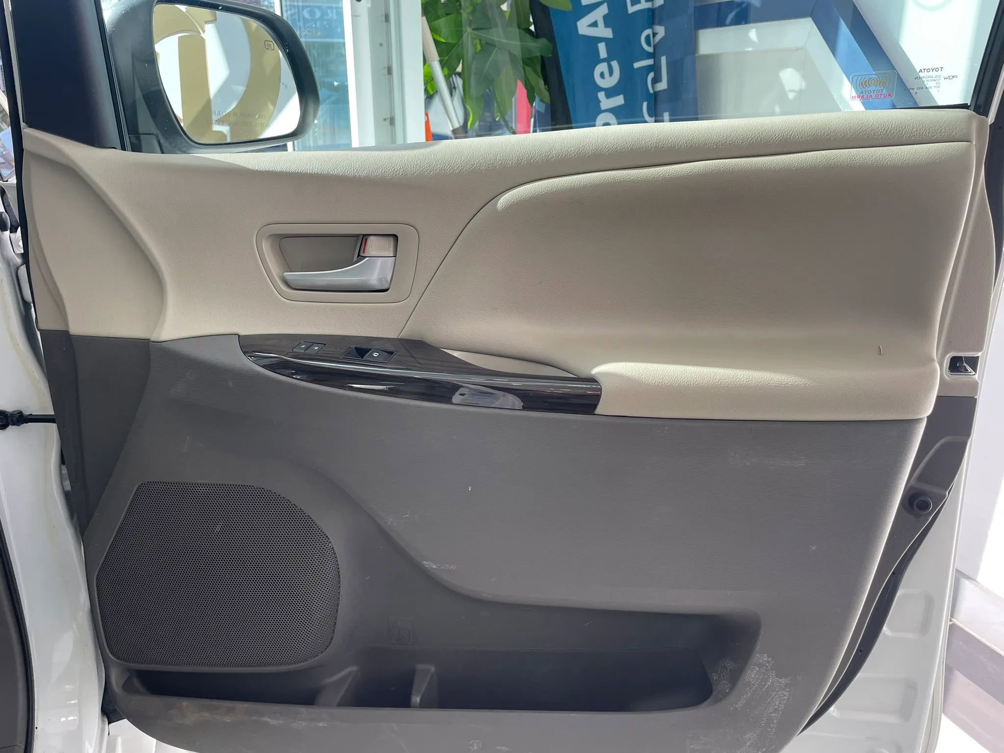Used 2017 Toyota Sienna XLE Premium AWD/4WD image 26