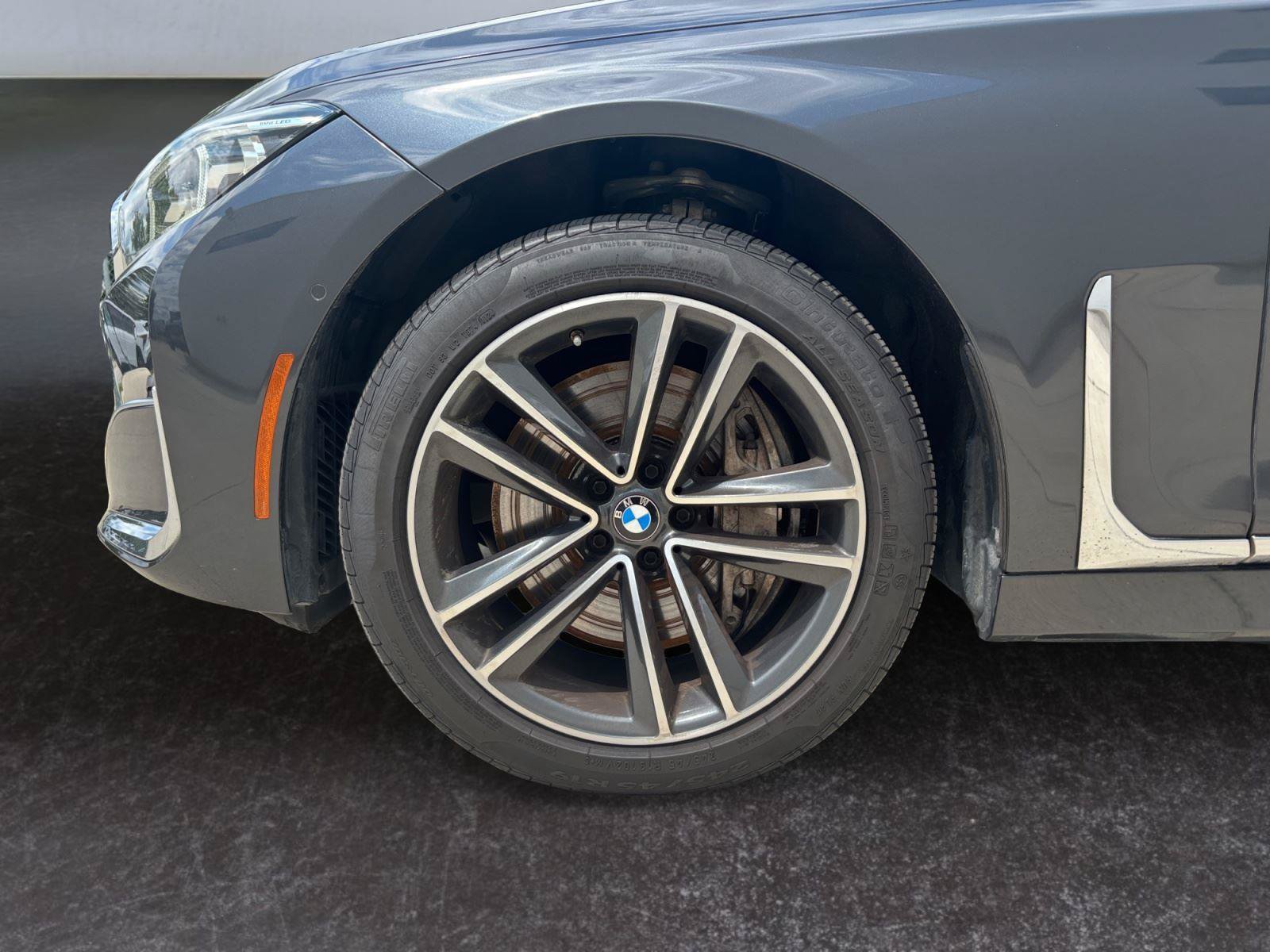 Used 2022 BMW 750Li xDrive AWD/4WD image 29