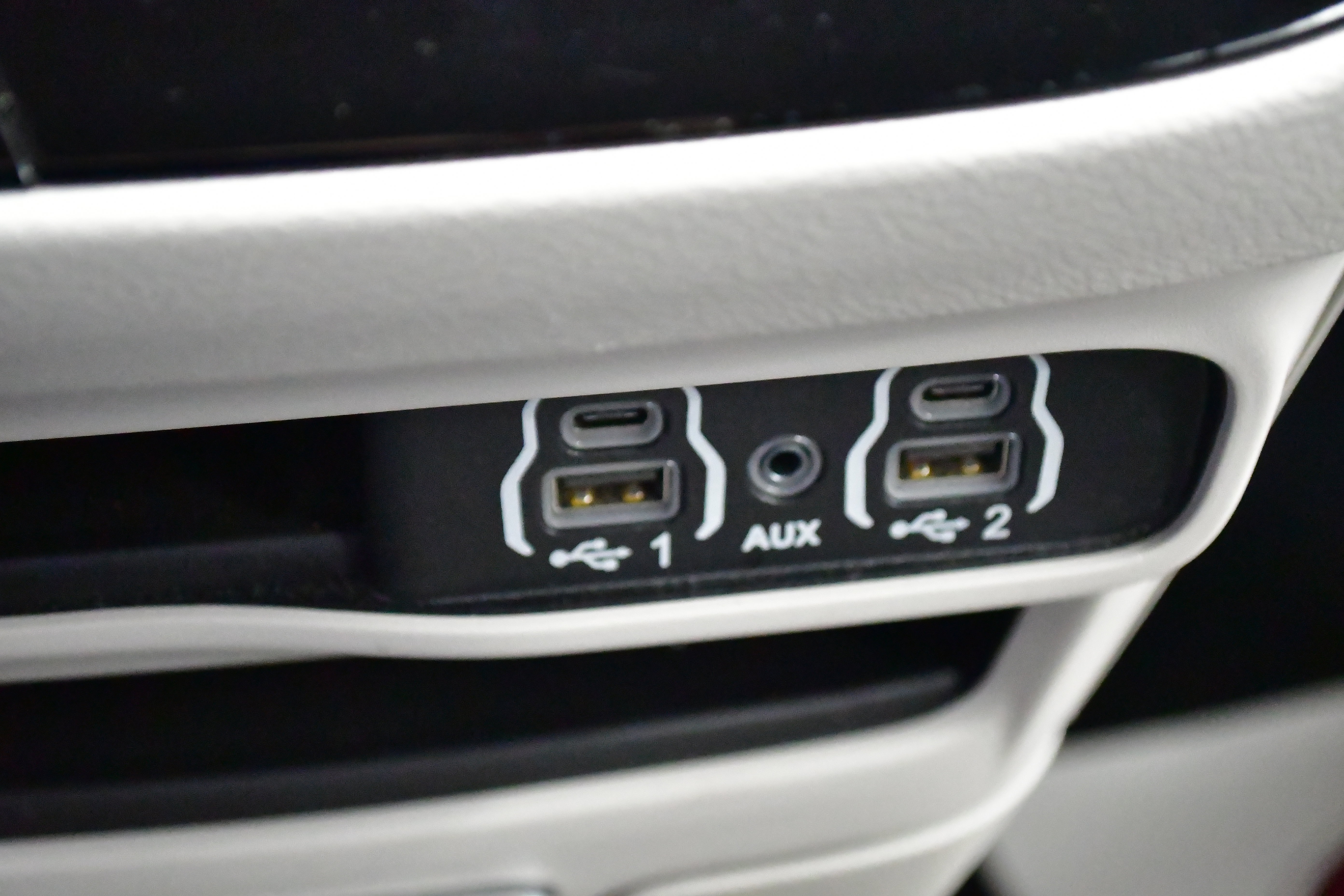 Used 2023 Chrysler Pacifica Touring-L FWD image 32