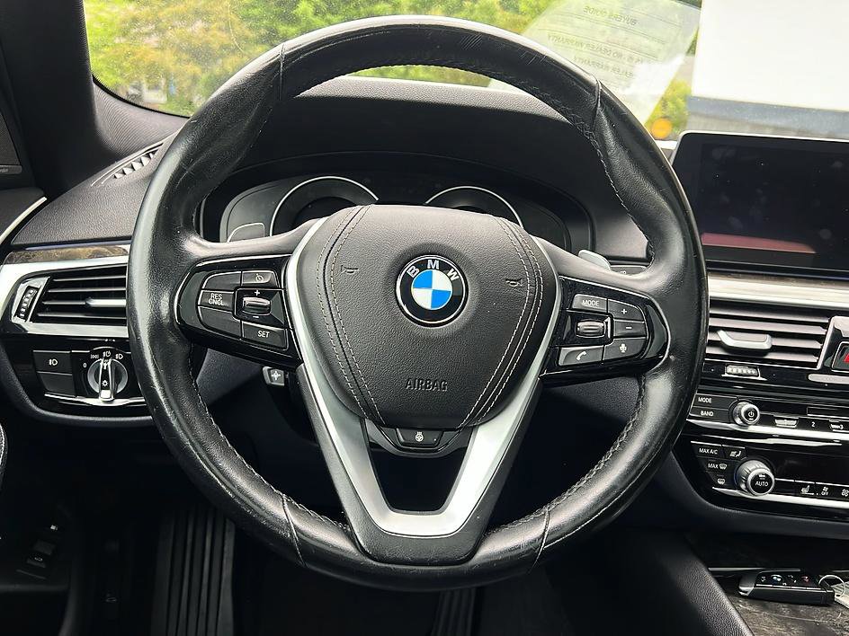 Used 2018 BMW 530e w/ Premium Package 2 RWD image 11
