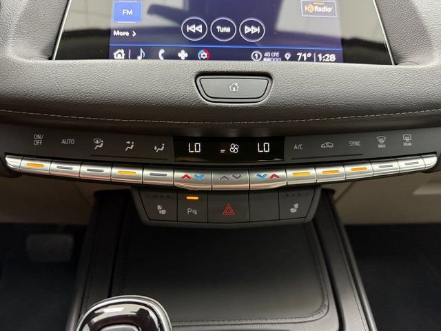 Used 2023 Cadillac XT4 Luxury w/ Cold Weather Package image 18