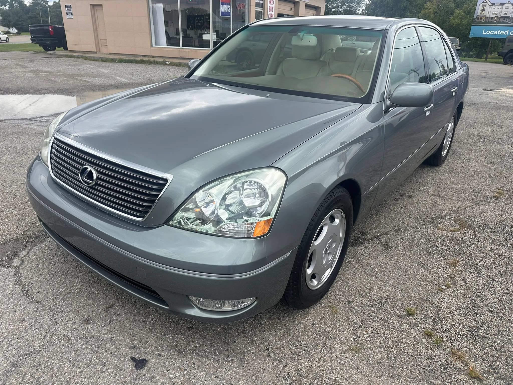 Used 2001 Lexus LS 430 RWD image 2
