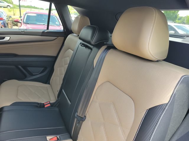 Used 2024 Volkswagen Atlas Cross Sport SE FWD image 24