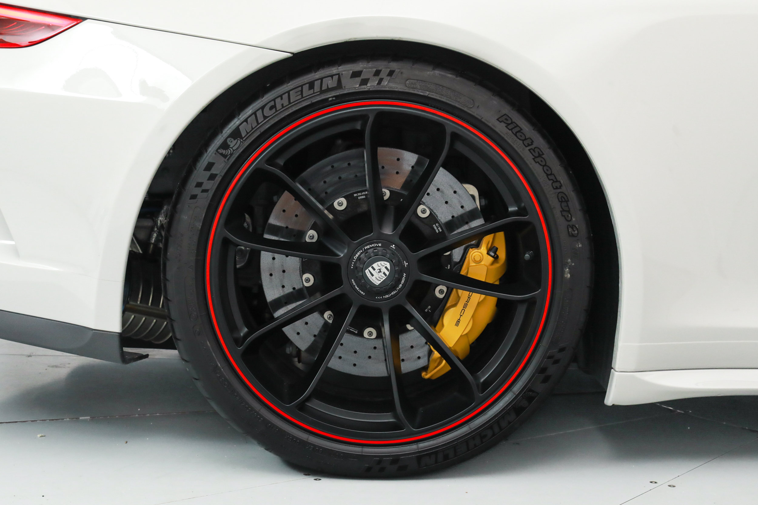 Used 2019 Porsche 911 Speedster RWD image 38
