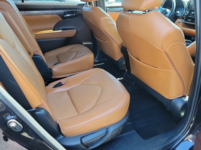 Used 2022 Toyota Highlander Platinum FWD image 18