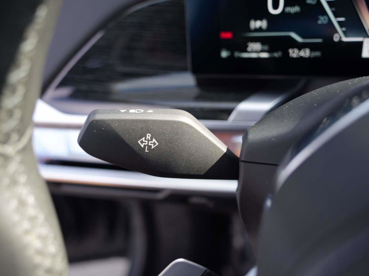 Certified 2023 BMW 740i 740i Sedan RWD w/ Parking Assistance Package image 27