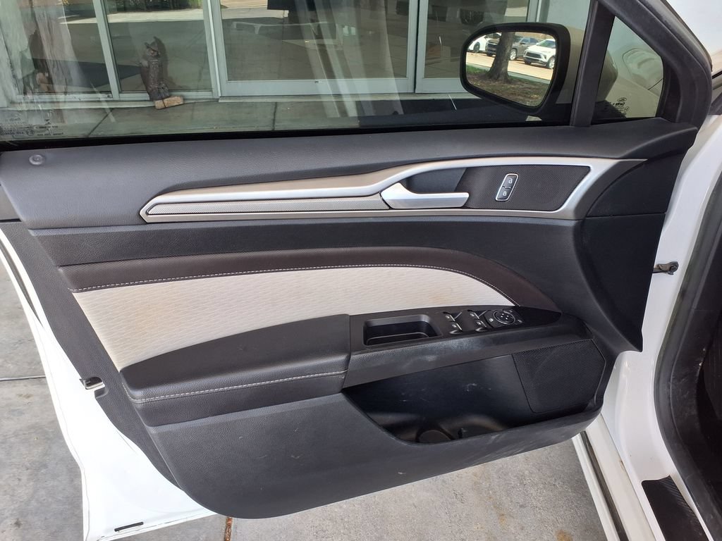 Used 2019 Ford Fusion SE w/ Equipment Group 151A FWD image 18