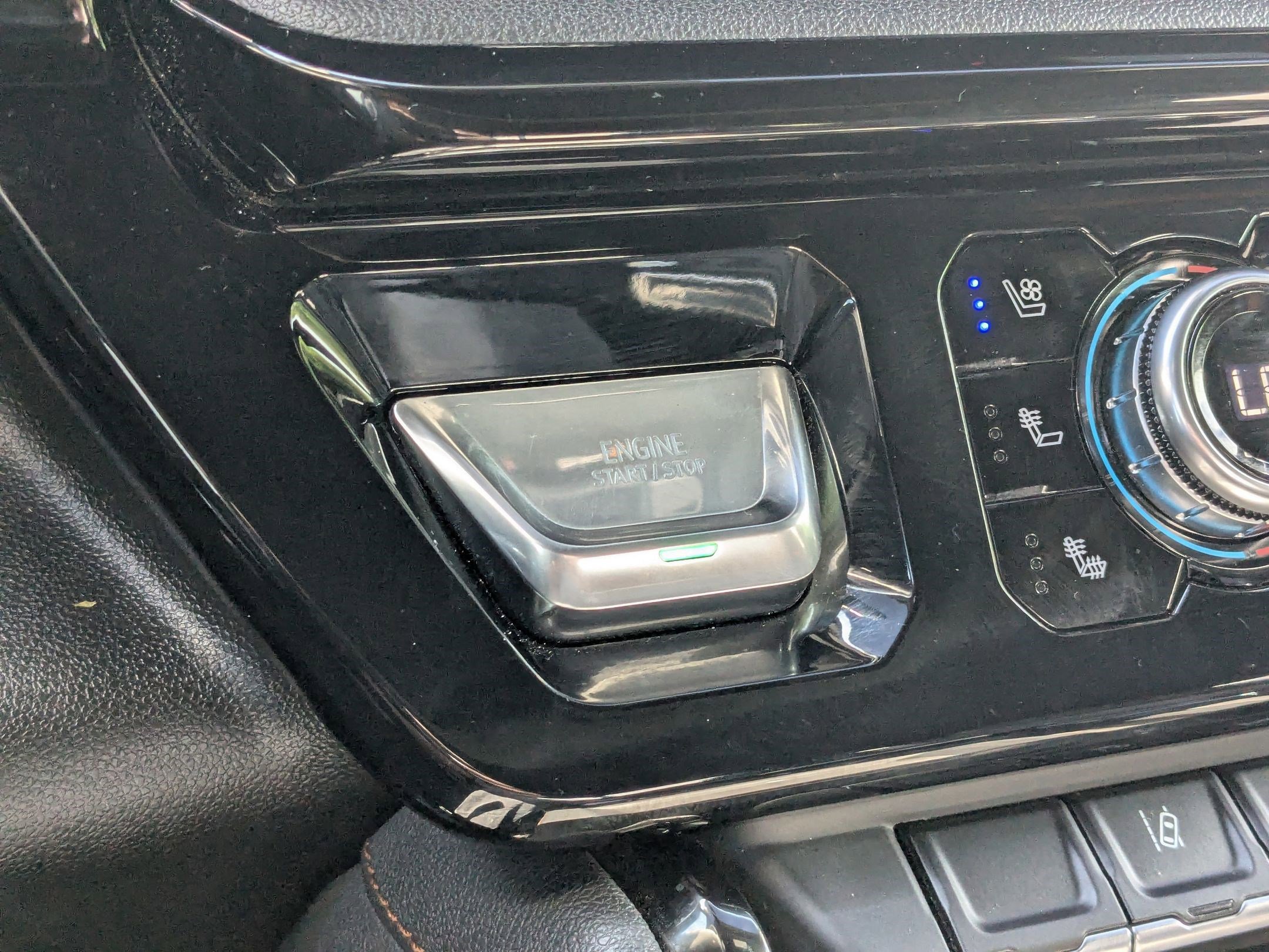 Used 2025 GMC Sierra 3500 AT4 w/ AT4 Preferred Package AWD/4WD image 24