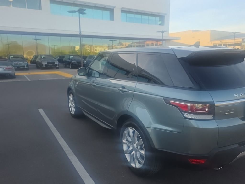 Used 2016 Land Rover Range Rover Sport HSE image 4