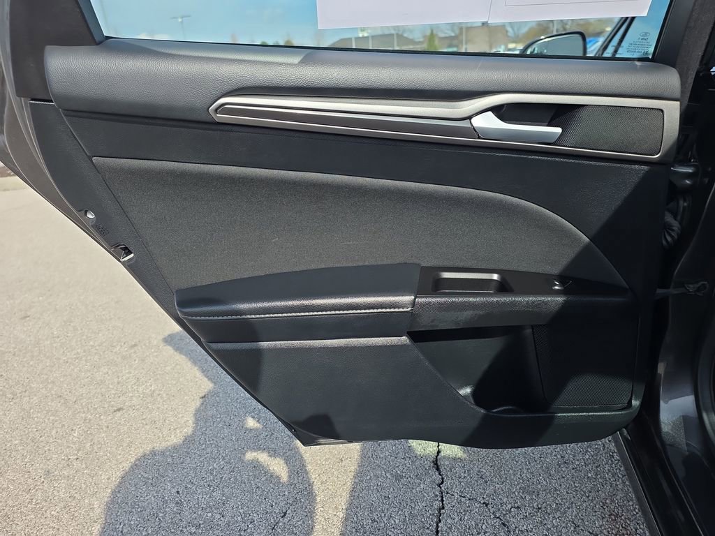 Used 2017 Ford Fusion SE w/ Equipment Group 201A image 23