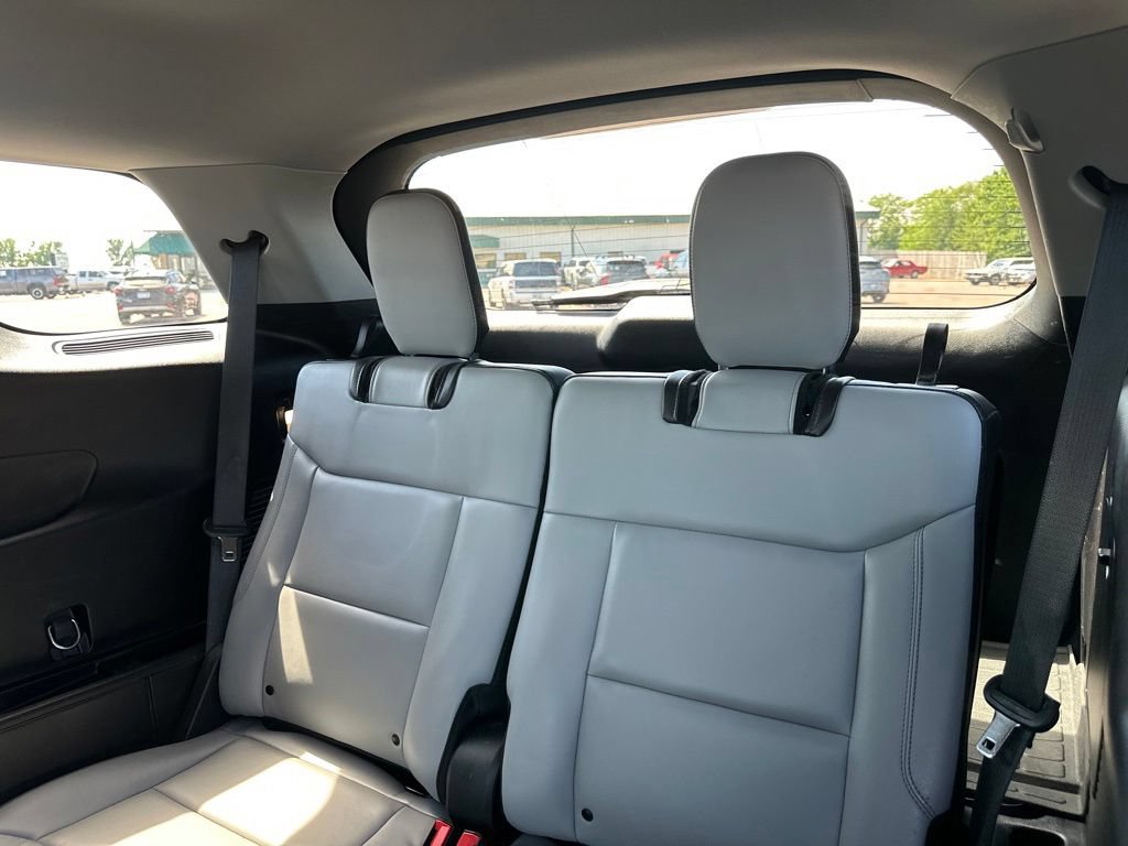 Used 2021 Ford Explorer XLT w/ Equipment Group 202A AWD/4WD image 24