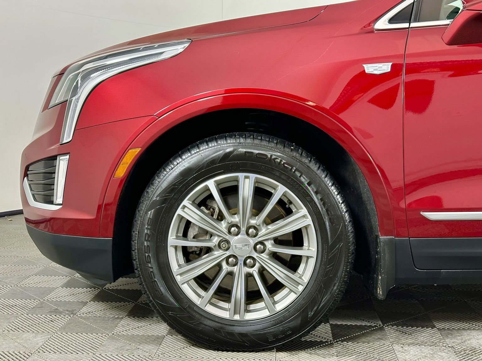 Used 2017 Cadillac XT5 Luxury w/ Driver Awareness Package image 8