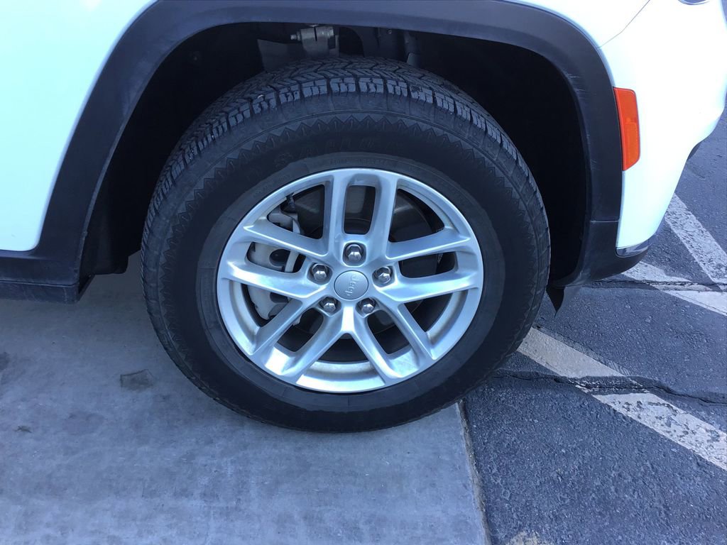 Used 2023 Jeep Grand Cherokee L Laredo image 34