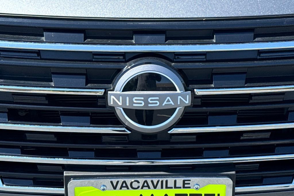 Used 2025 Nissan Rogue S AWD/4WD image 8