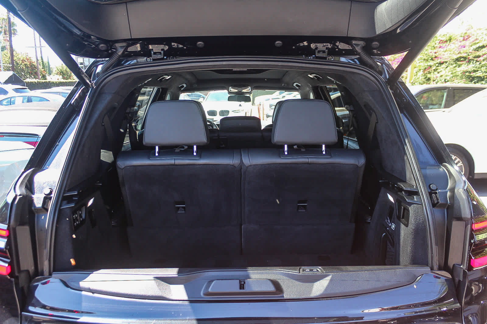 Used 2023 BMW X7 xDrive40i w/ M Sport Package AWD/4WD image 26