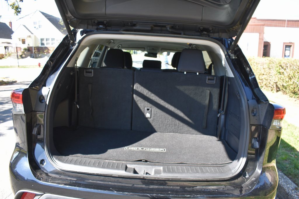 Used 2024 Toyota Highlander LE image 36